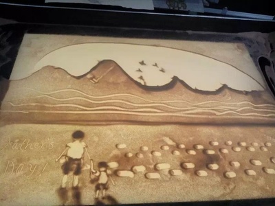 父子情深--有感于儿子的一副沙画!